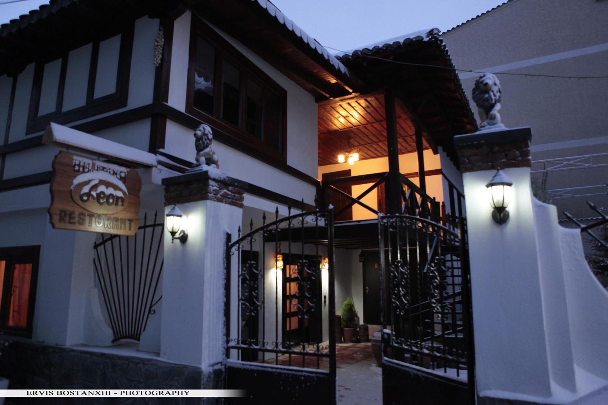 Guest House Bujtina Leon Korce Exterior photo