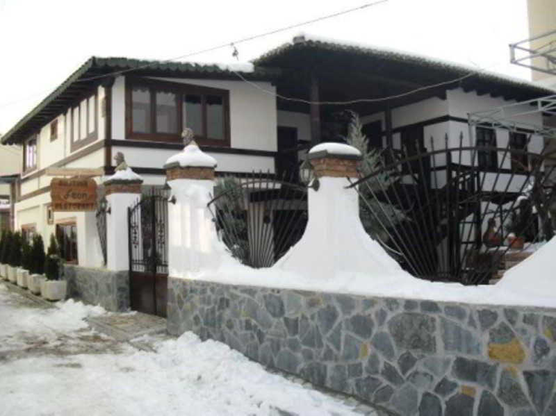 Guest House Bujtina Leon Korce Exterior photo
